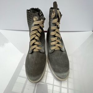 Dolce Vita Aldis Combat Boots Size 8. Runs 1/2 size bigger.